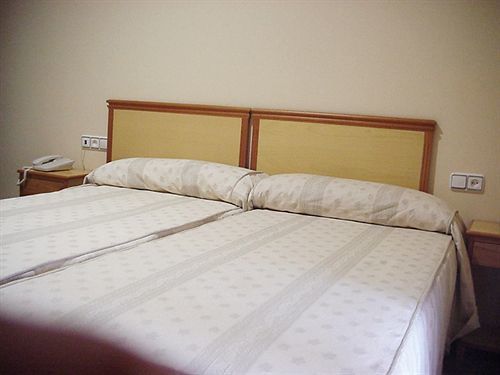 Hotel Al-Yussana Lucena Esterno foto